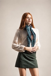 BROKANTE Lys Indigo – Foulard in cashmere e modal 90 × 90 cm