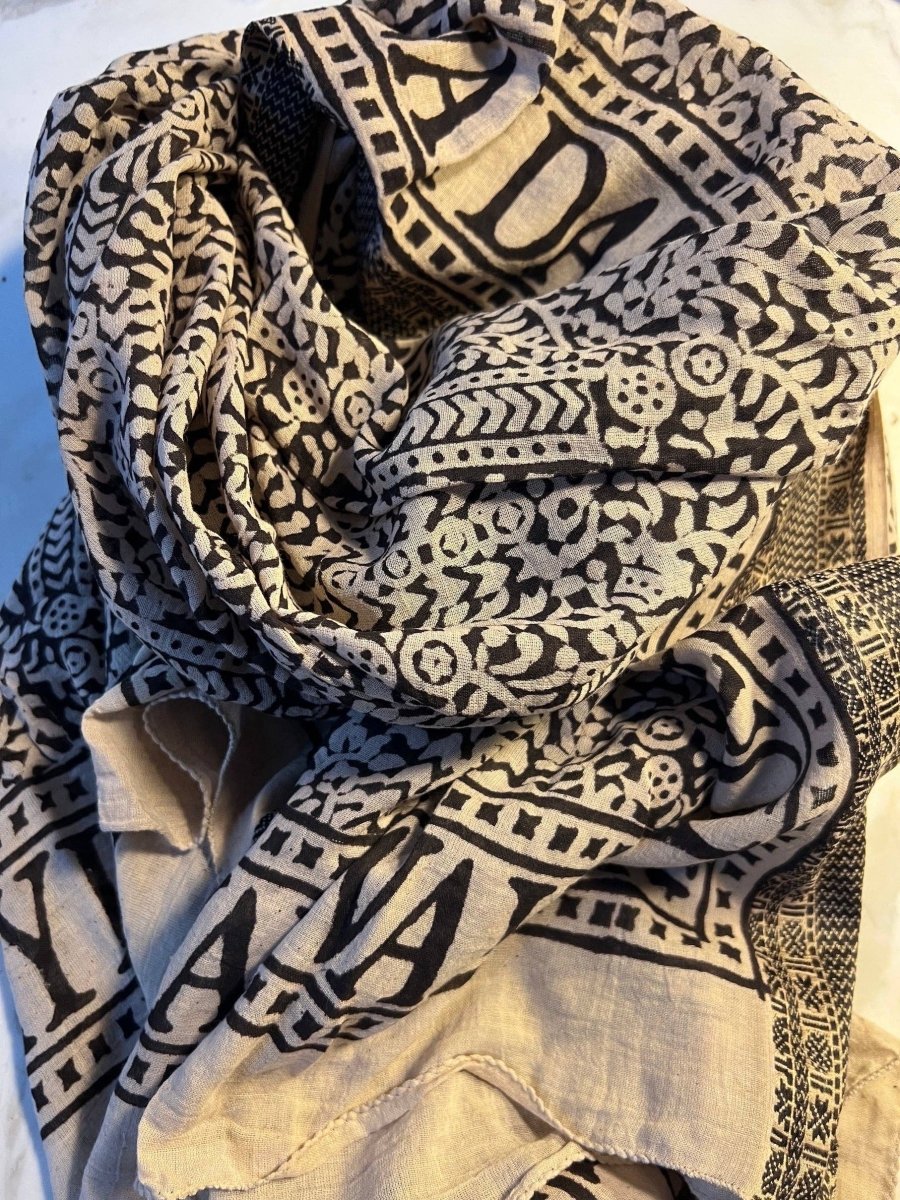 NUOVA SCIARPA BOHO FATTA A MANO NERO - 180cm x 110cm - Infinity Concept Store
