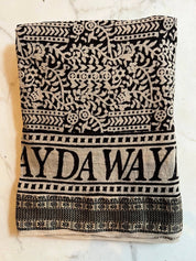 NUOVA SCIARPA BOHO FATTA A MANO NERO - 180cm x 110cm - Infinity Concept Store