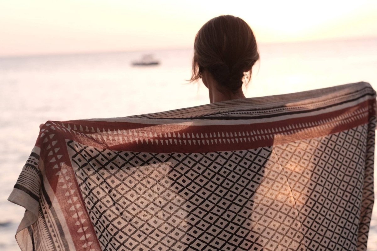 NUOVA SCIARPA BOHO FATTA A MANO ROSSO - 180cm x 110cm - Infinity Concept Store