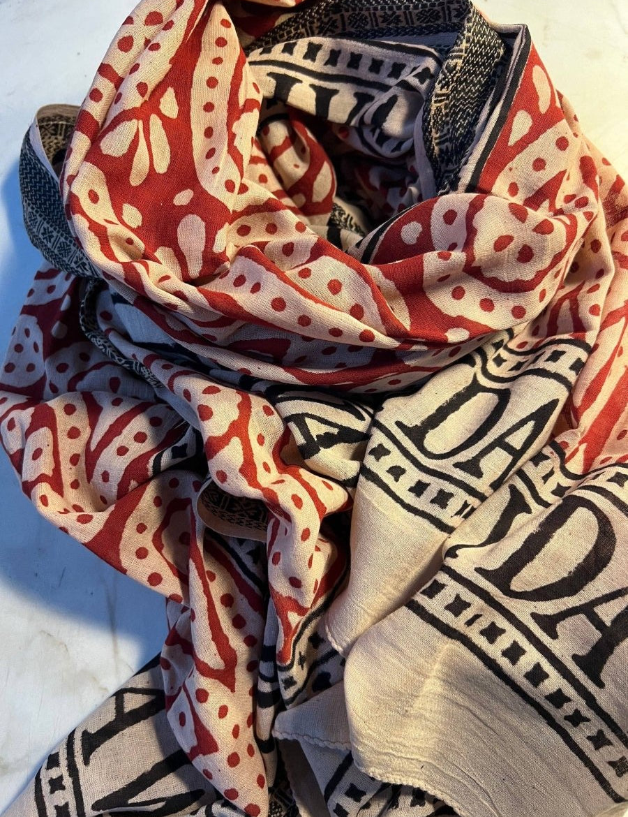 NUOVA SCIARPA BOHO FATTA A MANO ROSSO - 180cm x 110cm - Infinity Concept Store