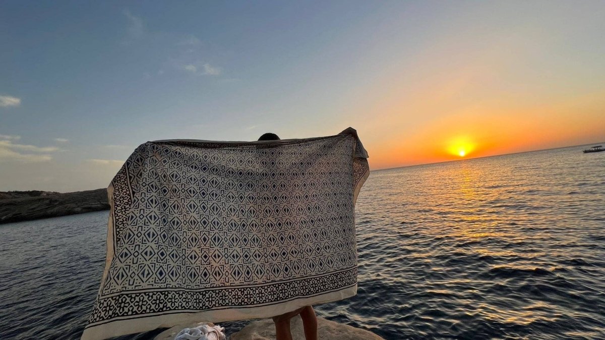 NUOVA SCIARPA BOHO FATTA A MANO ROSSO - 180cm x 110cm - Infinity Concept Store