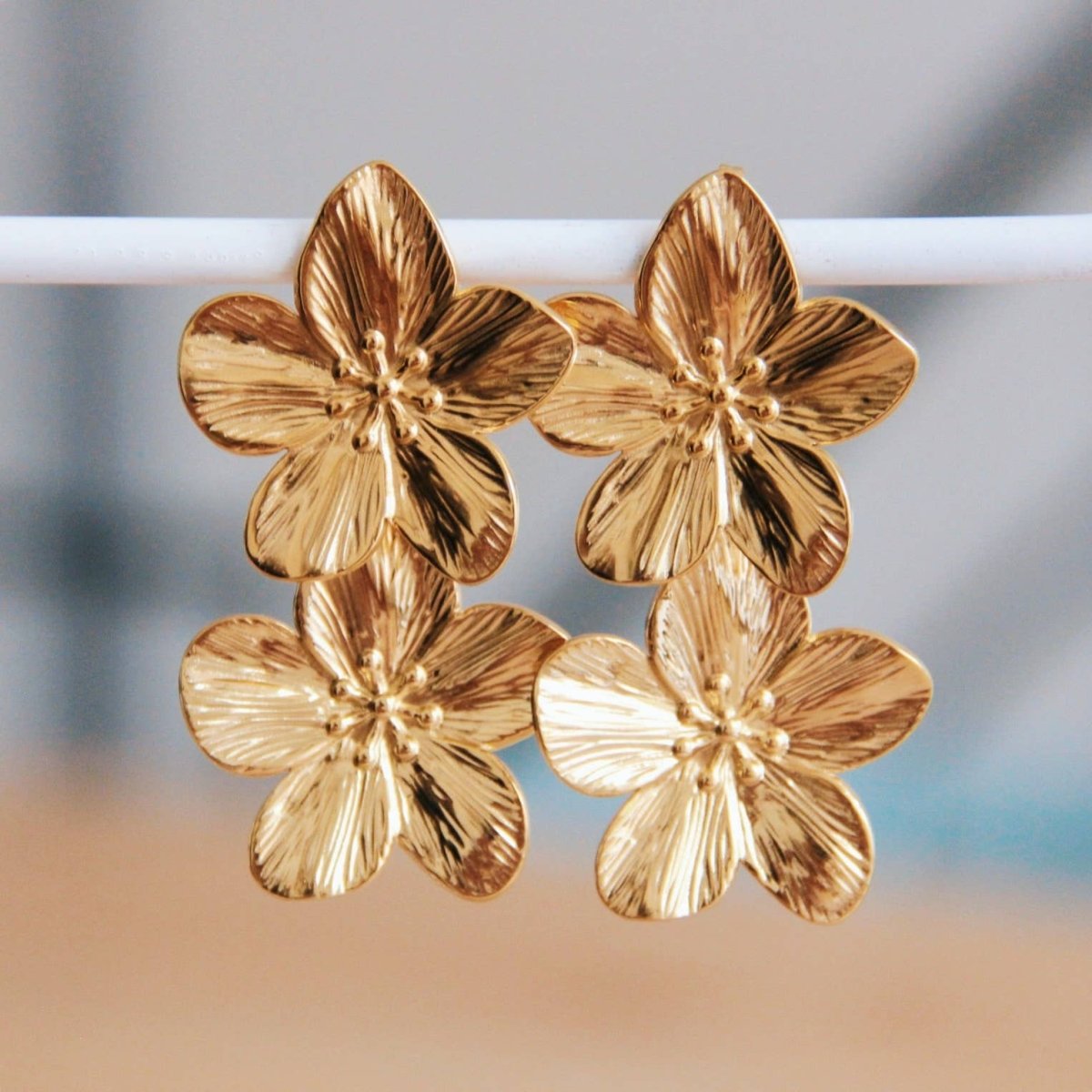 Orecchino elegante in acciaio inossidabile a 2 fiori - oro - Infinity Concept Store