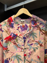 Set pigiama in cotone indiano con fiori rosa chiaro e uccelli