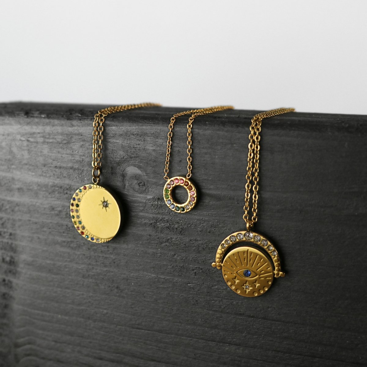 Collana con amuleto CZ colorato impermeabile Harmony in oro 18 carati PLA - Infinity Concept Store