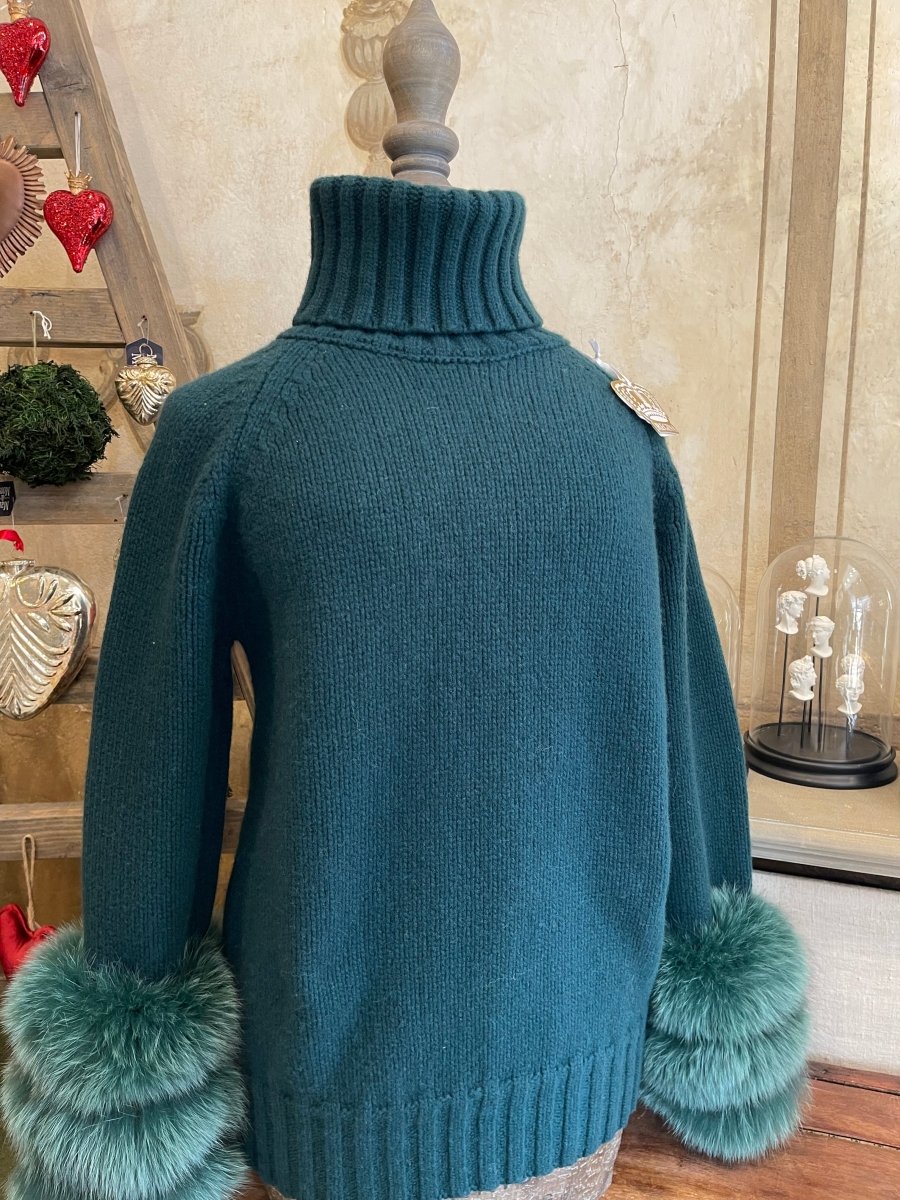 MAGLIONE CON MANICHE DI PELLICCIA - Infinity Concept Store