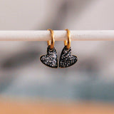 Orecchini con cuore scintillante — nero