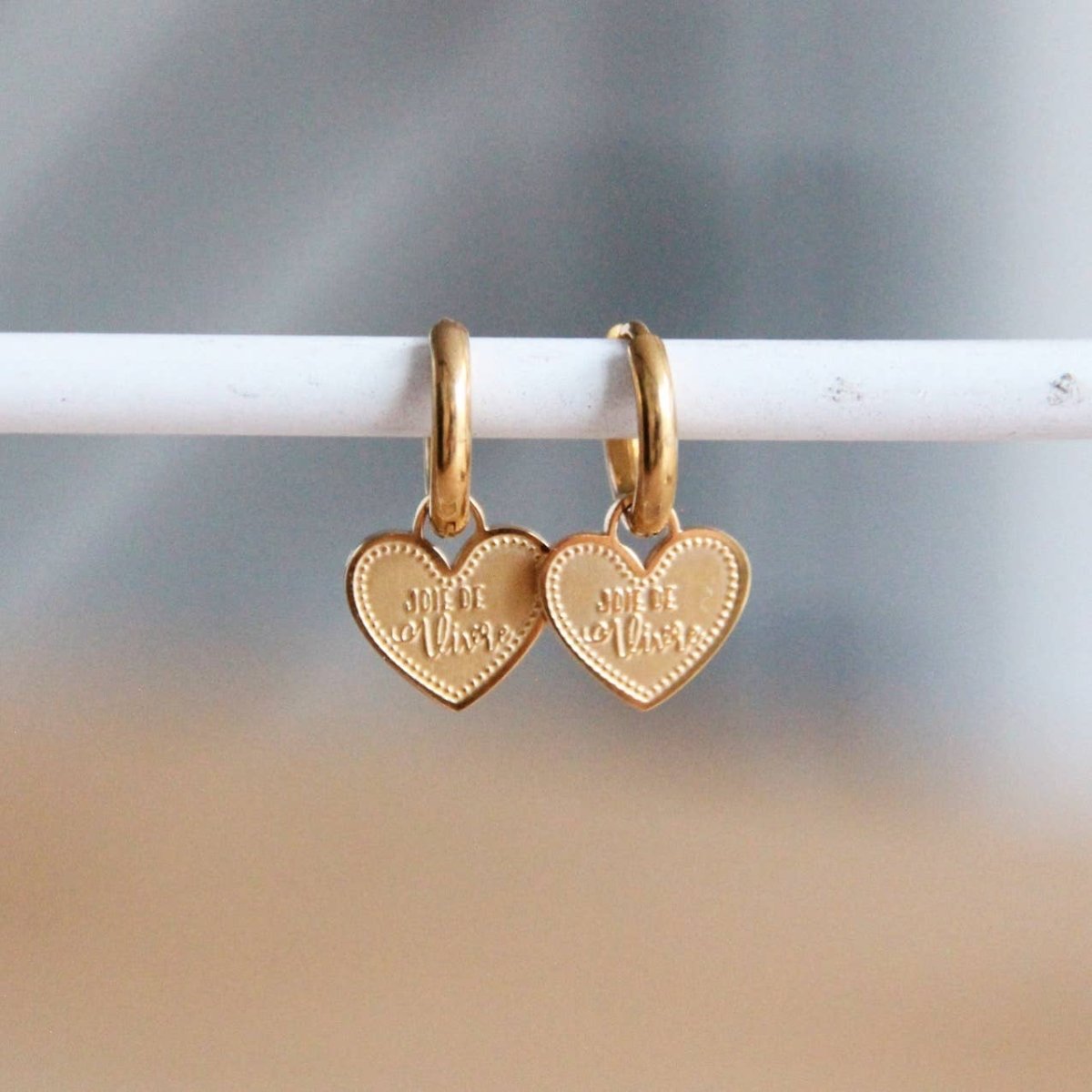 orecchini a cerchio in acciaio con cuore «Joie de vivre» — oro - Infinity Concept Store