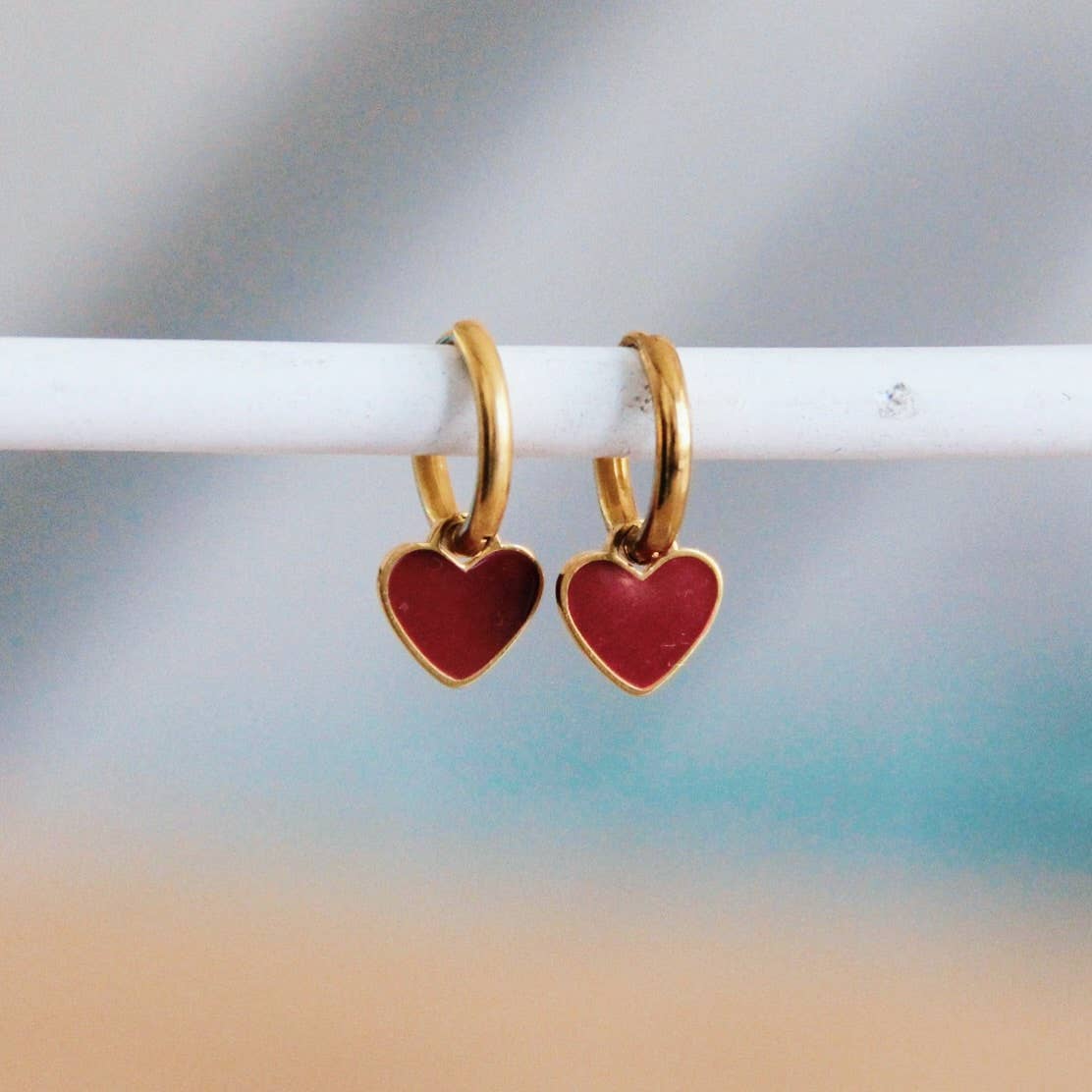 Orecchini in acciaio inossidabile con cuore - melanzana/oro - Infinity Concept Store