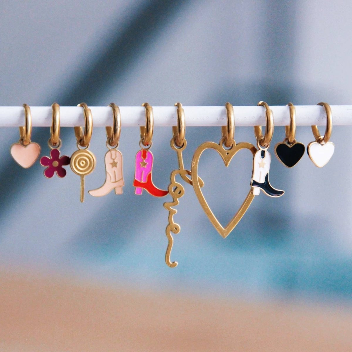 Orecchini in acciaio inossidabile con etichetta a cuore - nero/oro - Infinity Concept Store