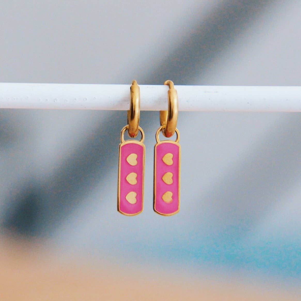 Orecchini in acciaio inossidabile con etichetta a cuore - rosa/oro - Infinity Concept Store