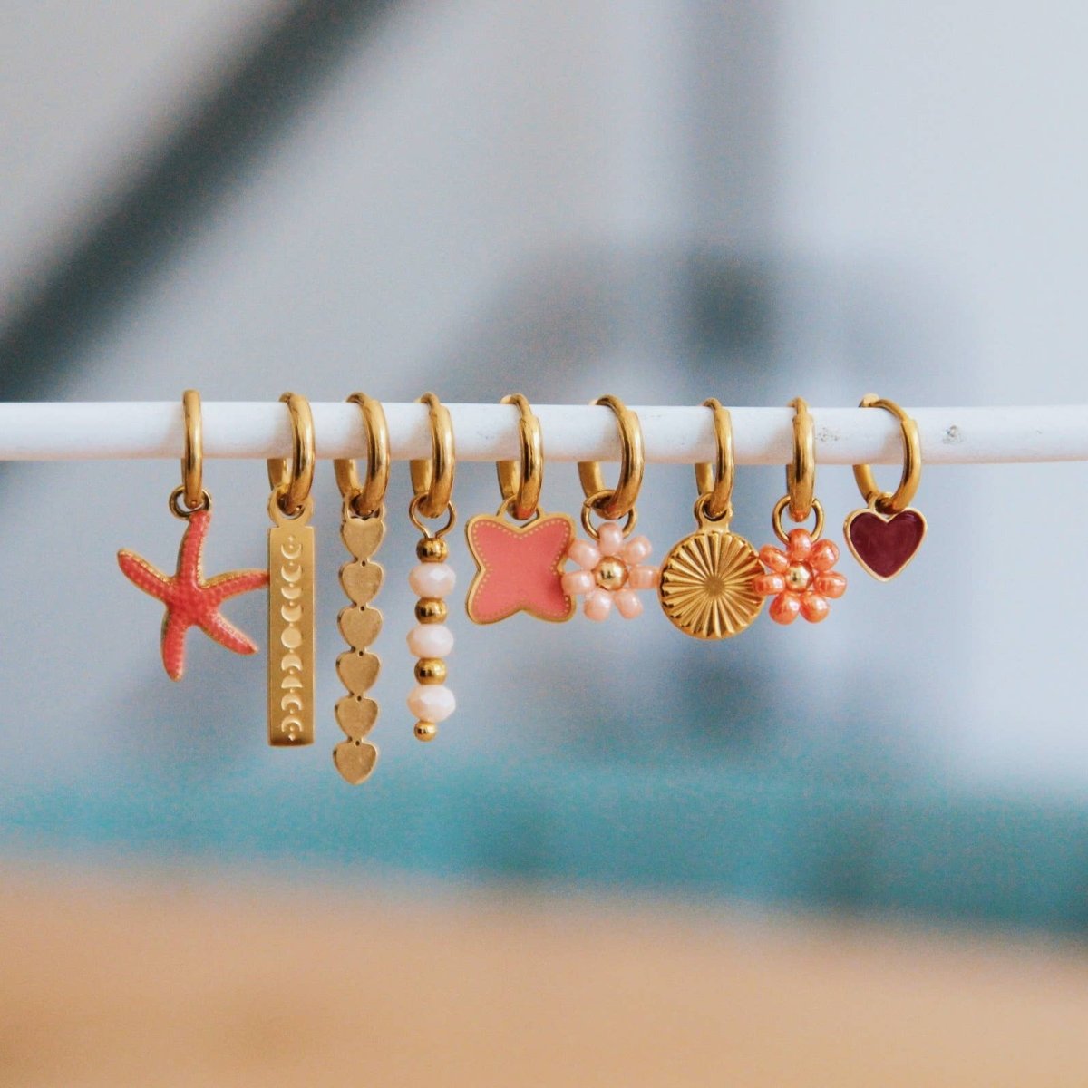 Orecchini in acciaio inossidabile con trifoglio - corallo/oro - Infinity Concept Store