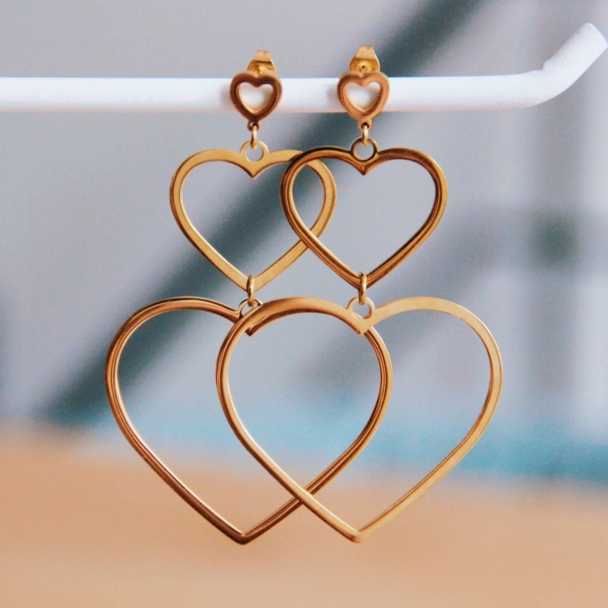 Orecchino elegante in acciaio inossidabile con 3 cuori aperti - oro - Infinity Concept Store