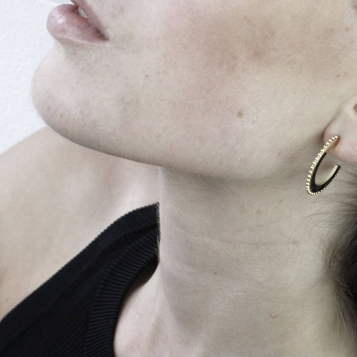 Passion, orecchino a cerchio impermeabile con più sfere, placcato in oro 18 carati - Infinity Concept Store