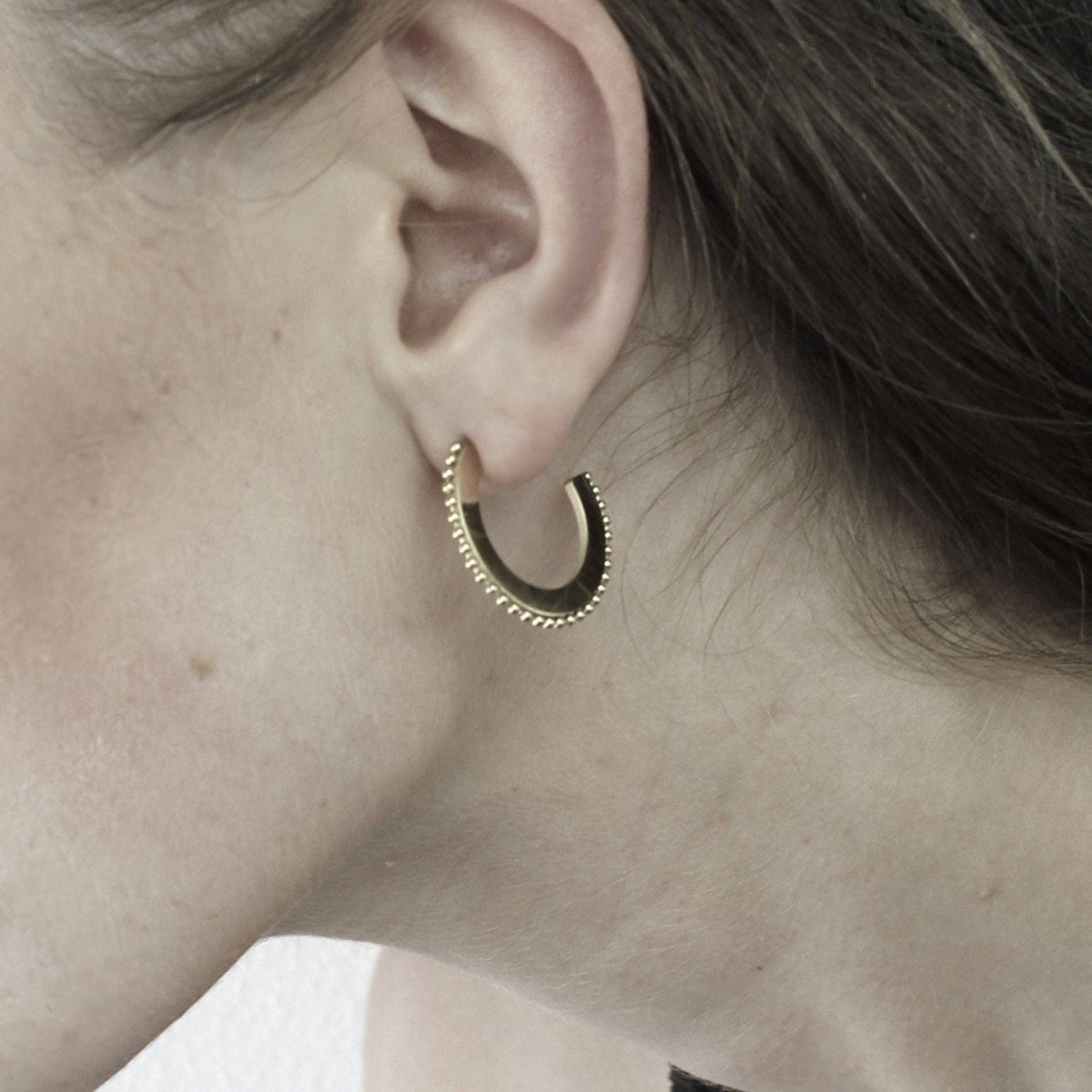 Passion, orecchino a cerchio impermeabile con più sfere, placcato in oro 18 carati - Infinity Concept Store